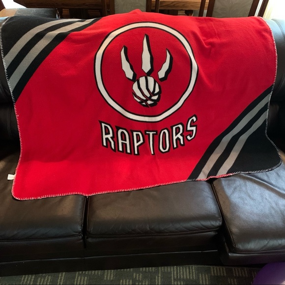 NBA Raptors Canadian Basketball Team light weight Fleece Throw blanket - Picture 2 of 7